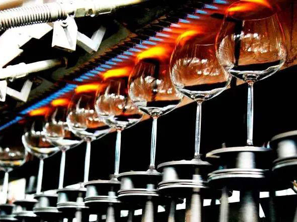 أحدث مدونات الشركة حول مناقشة مشروع EPC للزجاجيات بين JEFFER و United Glass