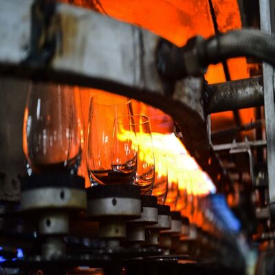 شراء 60TPD خط إنتاج عبوات المائدة الزجاجية كأس واضح للاستخدام اليومي online manufacture